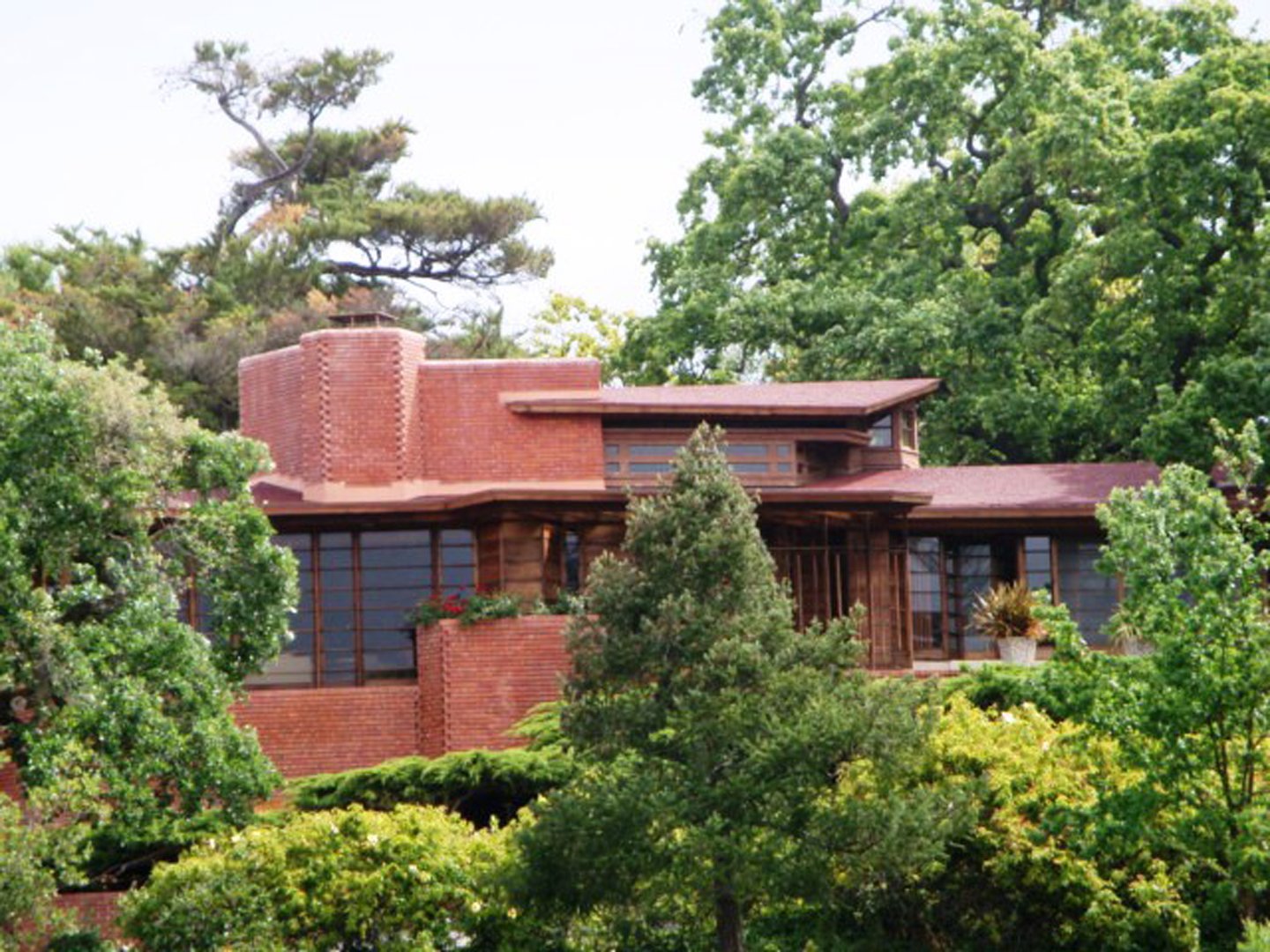 5 Serene Frank Lloyd Wright Houses Worth Slipping Away To