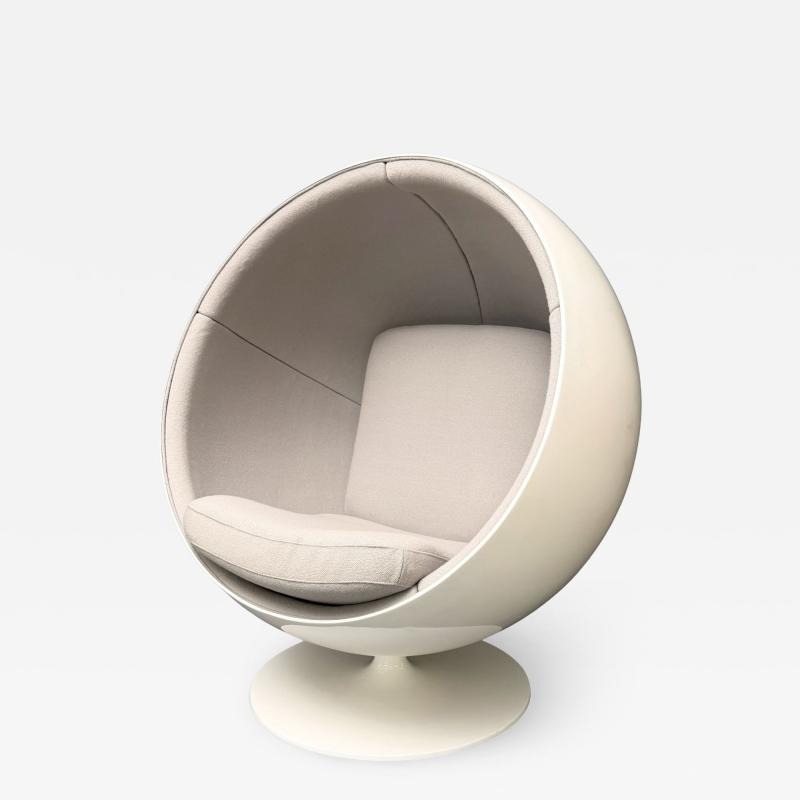  Asko Original Asko Ball Chair Eero Aarnio White and Gray Finland 1960s