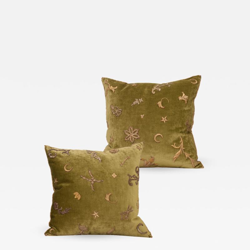  B VIZ Designs PAIR OF ANTIQUE TEXTILE PILLOWS BY B VIZ DESIGNS