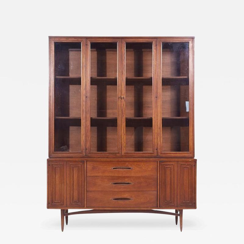  Broyhill Furniture Broyhill Sculptra Mid Century Walnut Credenza and Hutch