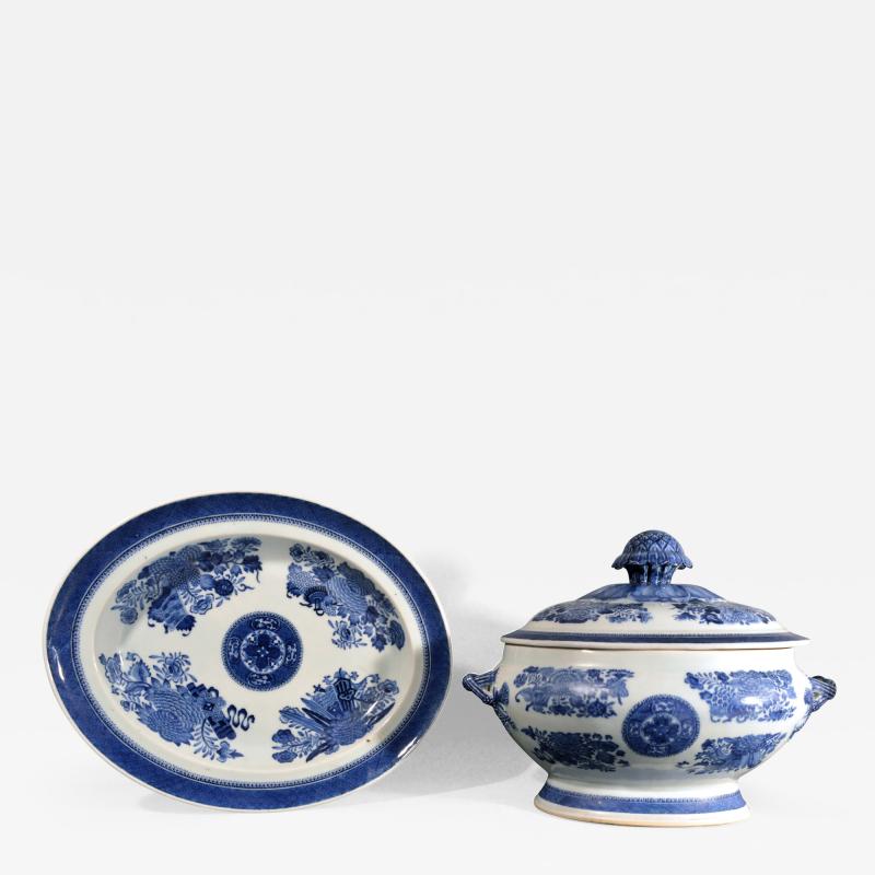  Chinese Porcelain 18th Century Chinese Export Porcelain Blue Fitzhugh Soup Tureen Cover Stand