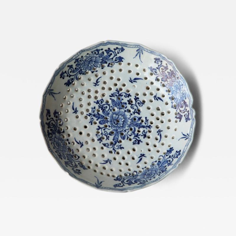  De Porceleyne Byl 18th CENTURY DUTCH DELFT STRAINER