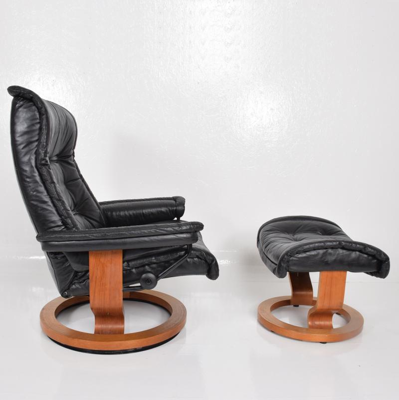 Ekornes Stressless - Vintage Scandinavian Modern Ekornes Stressless Recliner Chair & Ottoman
