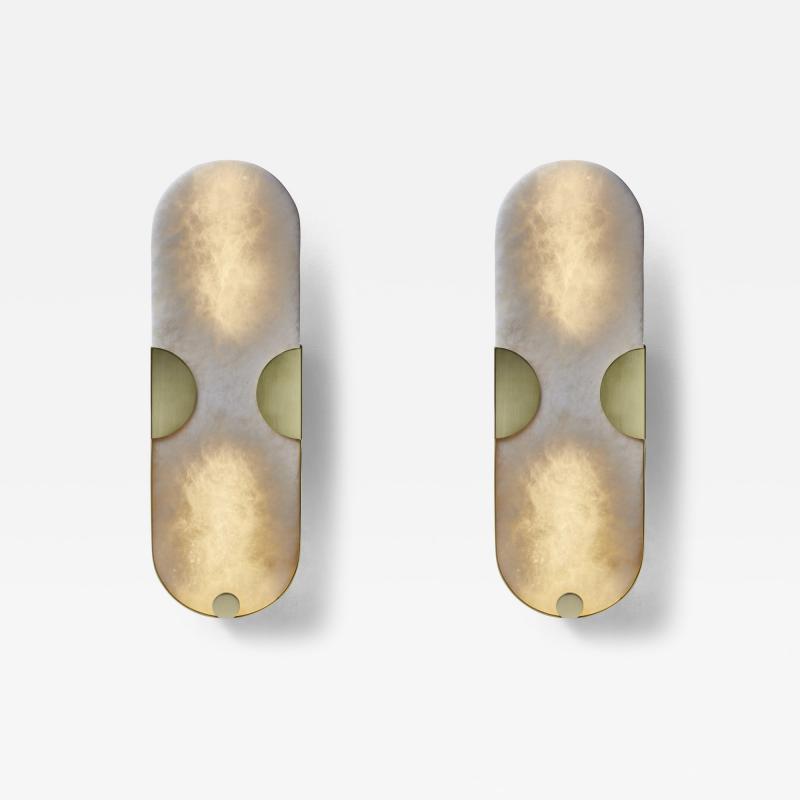  GALERIE GLUSTIN PARIS Pair of alabaster sconces by Galerie Glustin