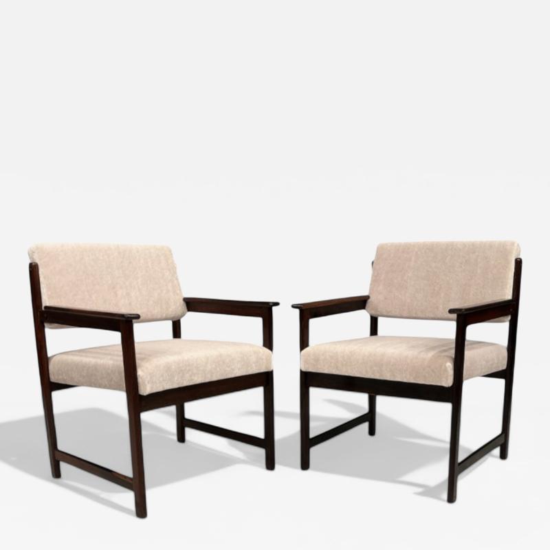  Jorge Jabour Pair of Armchairs in Rosewood Mohair Jorge Jabour 1960s Lot 442
