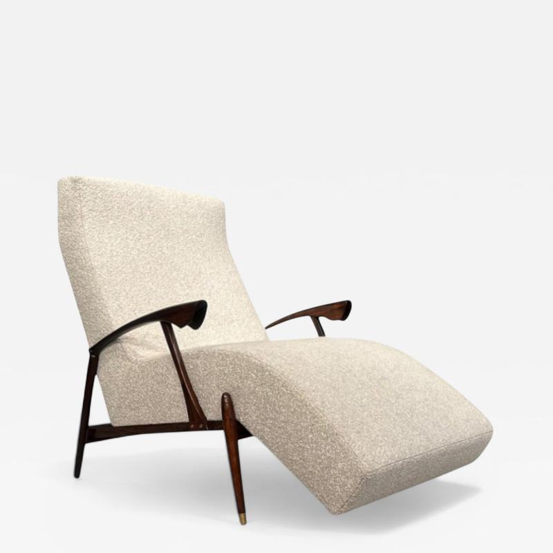  Liceu de Artes e Of cios Chaise Lounge in Beige Boucle Rosewood Att Liceu de Artes 1960s Lot 203A