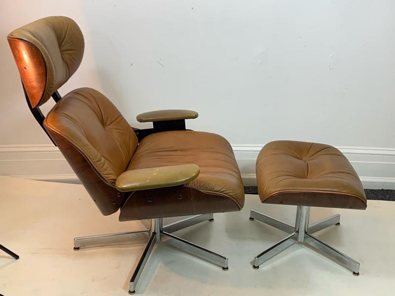 Selig Furniture Co. - STYLISH MID CENTURY LOUNGE CHAIR AND OTTOMAN BY SELIG