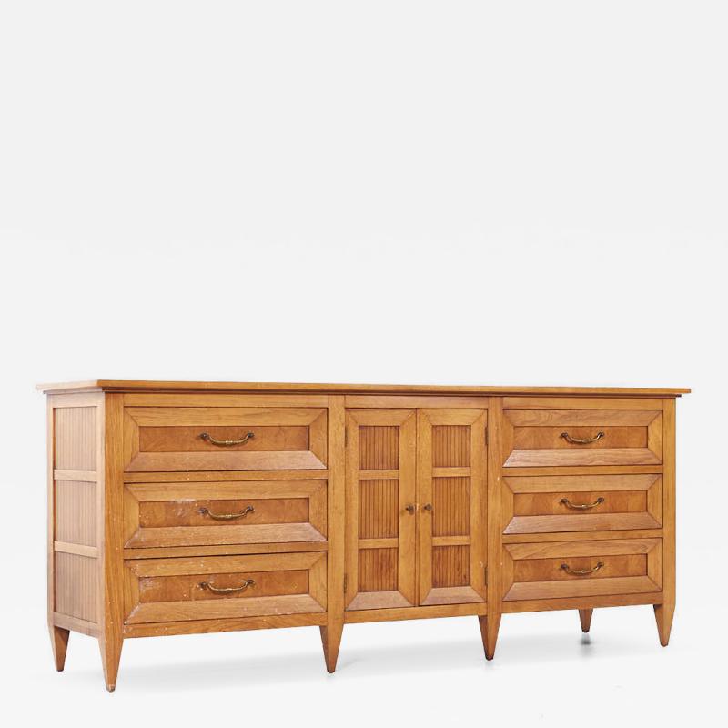  Tomlinson Tomlinson Sophisticate Mid Century Walnut Lowboy Dresser