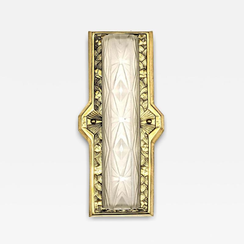  Verrerie des Hanots Pair of French Art Deco Geometric Wall Sconces Signed by Hanots