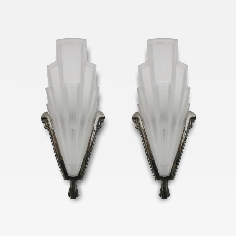  Verrerie des Hanots Pair of French Art Deco Wall Sconces by Hanots