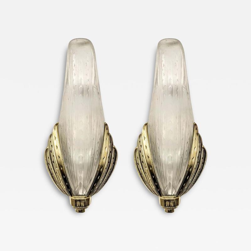  Verrerie des Hanots Pair of French Art Deco Wall Sconces signed by Hanots