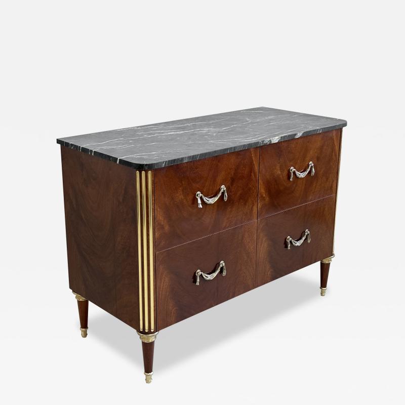  Victoria Son Roentgen Commode