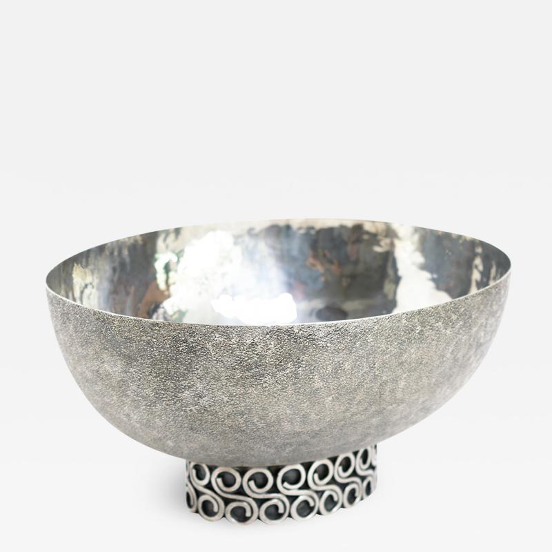  Wiener Silber Schmiede Handsgeschlagen Viennese Austrian Sterling Silver crafted footed bowl from mid 20th century