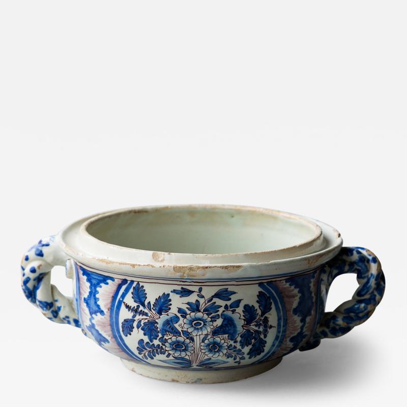 17TH CENTURY ROUND FAIENCE VEGETABLE DISH