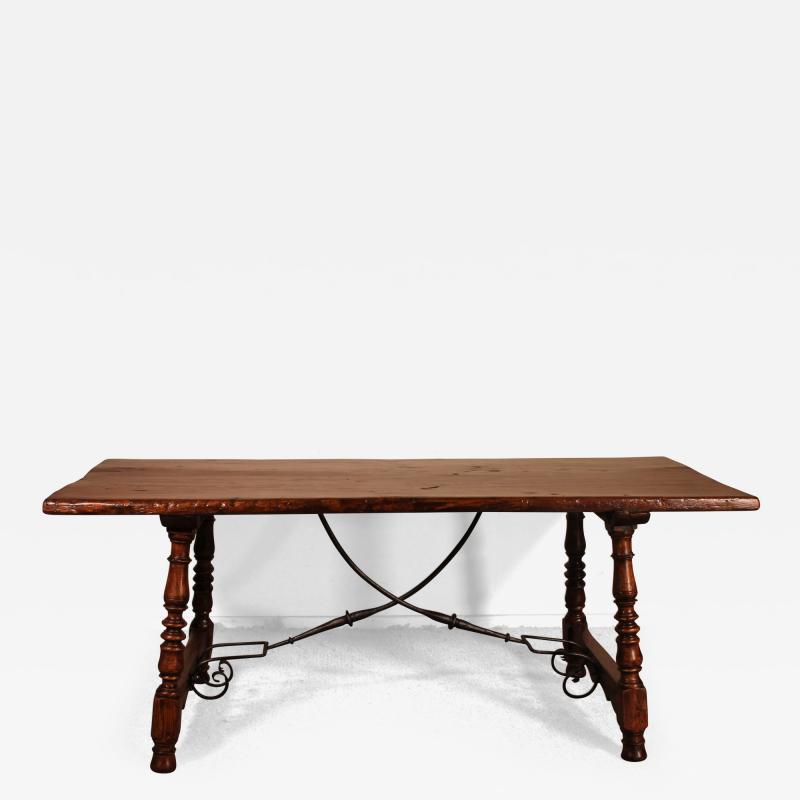 17th Century Spanish Table In Oak And Chestnut