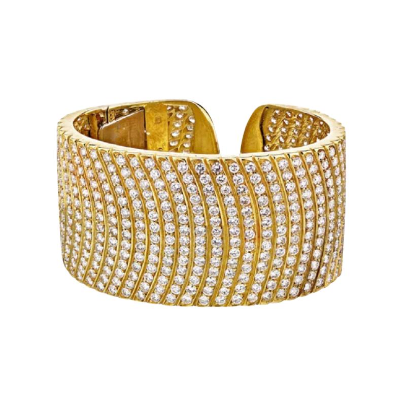 18K YELLOW GOLD 32 CARATS EXCEPTIONAL DIAMOND CUFF BRACELET