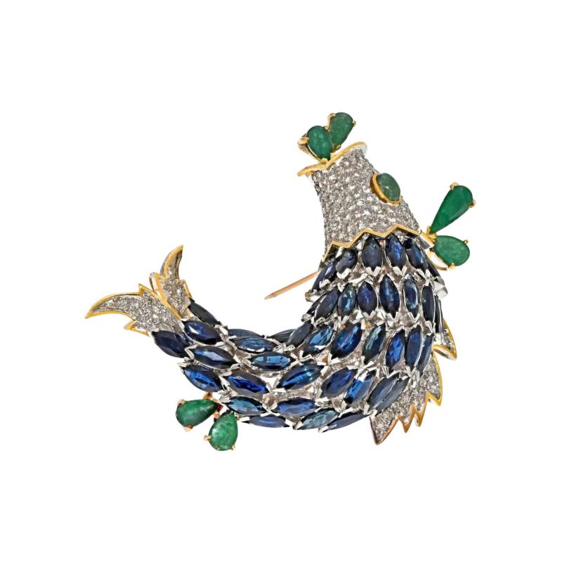 18K YELLOW GOLD SAPPHIRE DIAMOND AND EMERALD FISH BROOCH