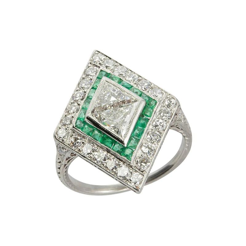 1930S EMERALD DIAMOND PLATINUM KITE SHAPED RING