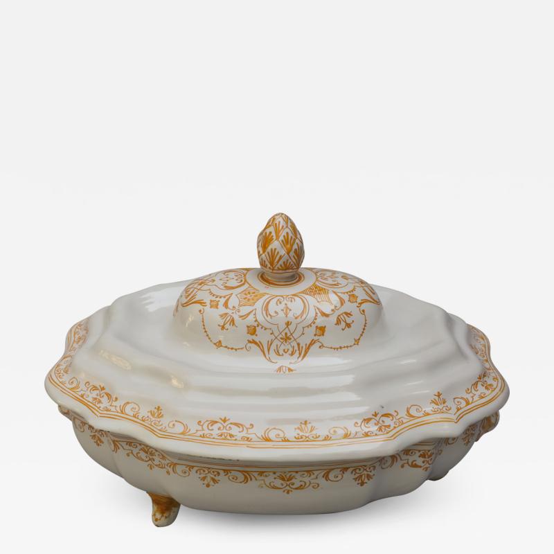 19TH CENTURY FA ENCE SOUP TUREEN DECORATED IN YELLOW OCHRE