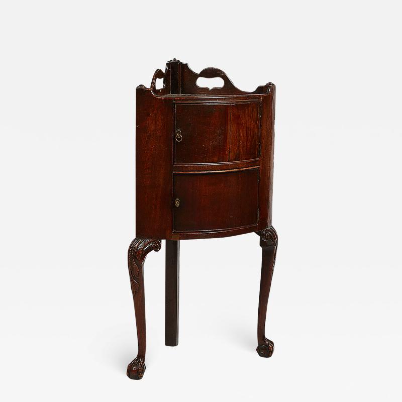 3096 Early 19th Century Irish Mahogany Corner Cabinet