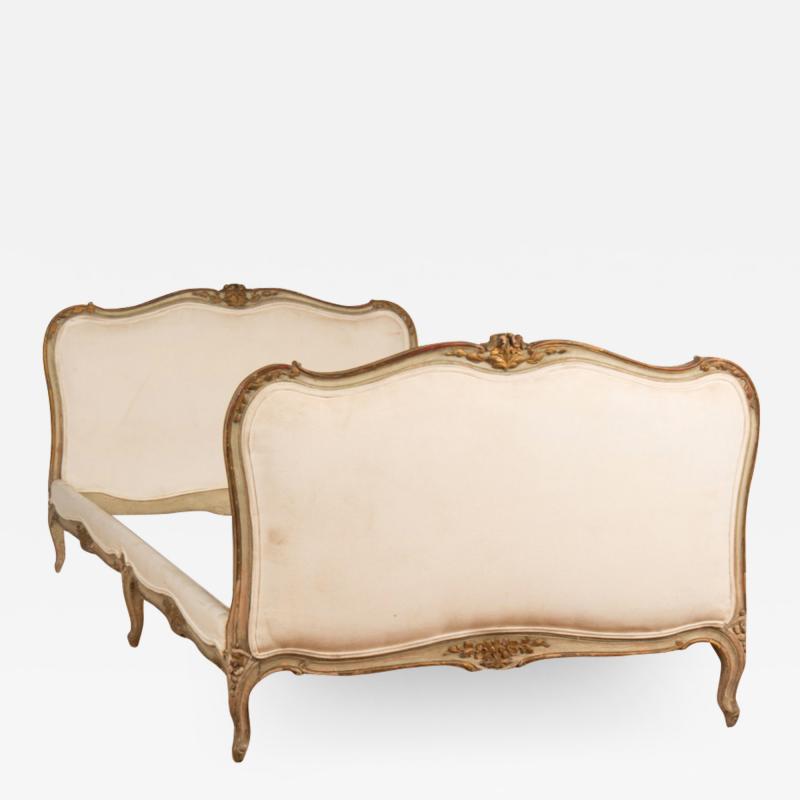 A French Louis XV style painted and carved day bed circa 1940