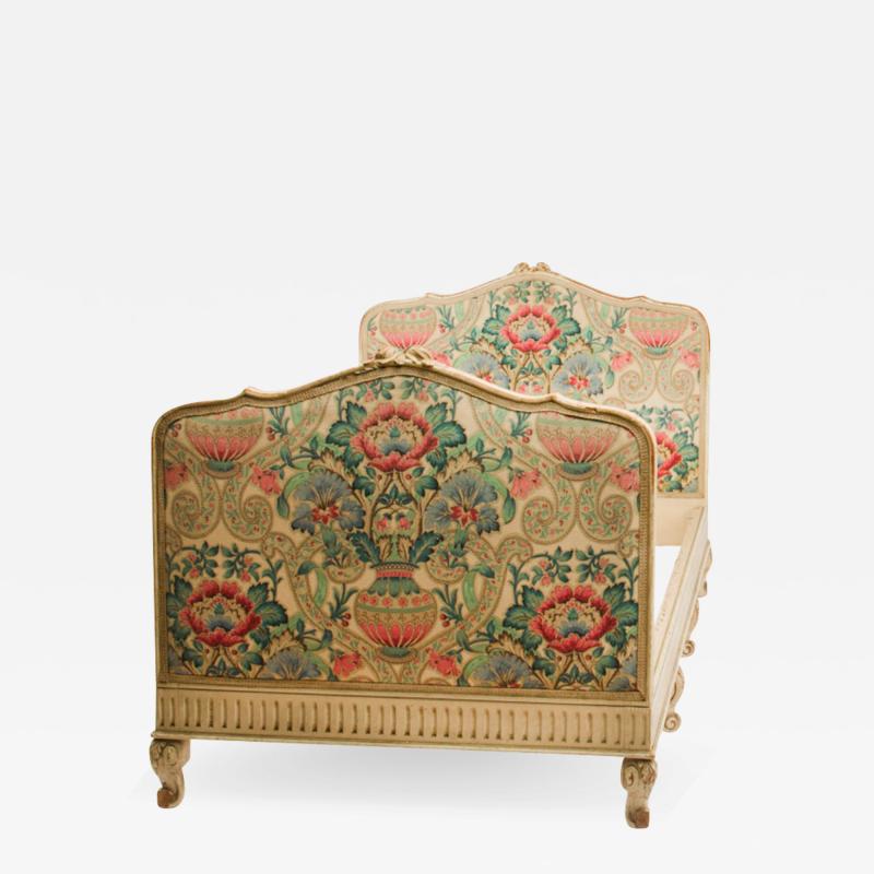 A Painted French Louis XV style day bed circa 1920