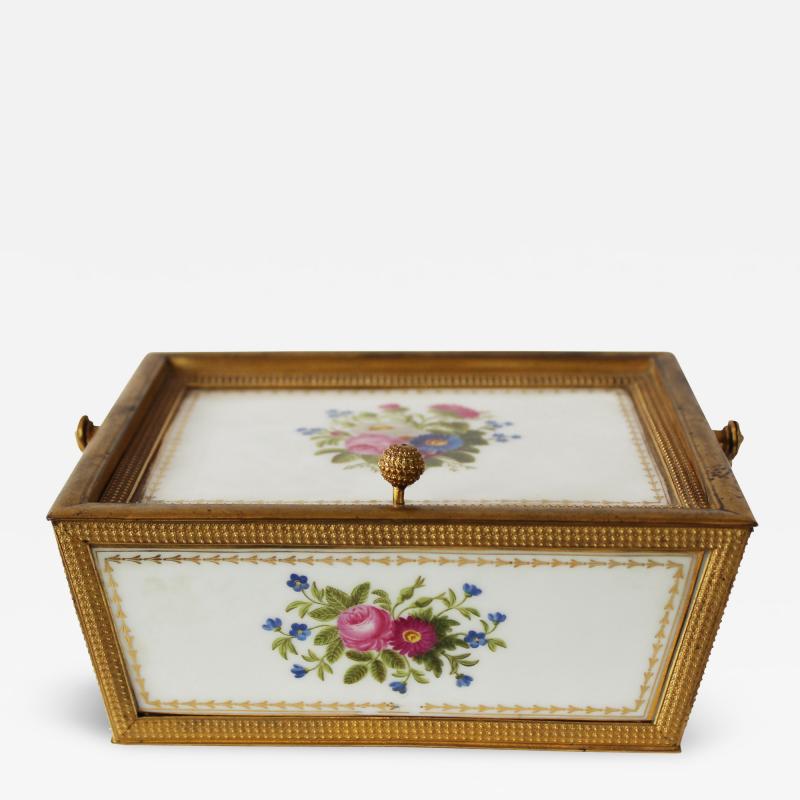 A Palais Royal Paris Porcelain Box