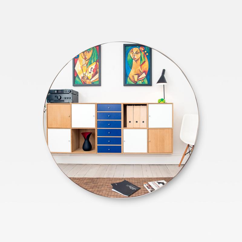 A contemporary Italian large round brass mirror 21st Century 