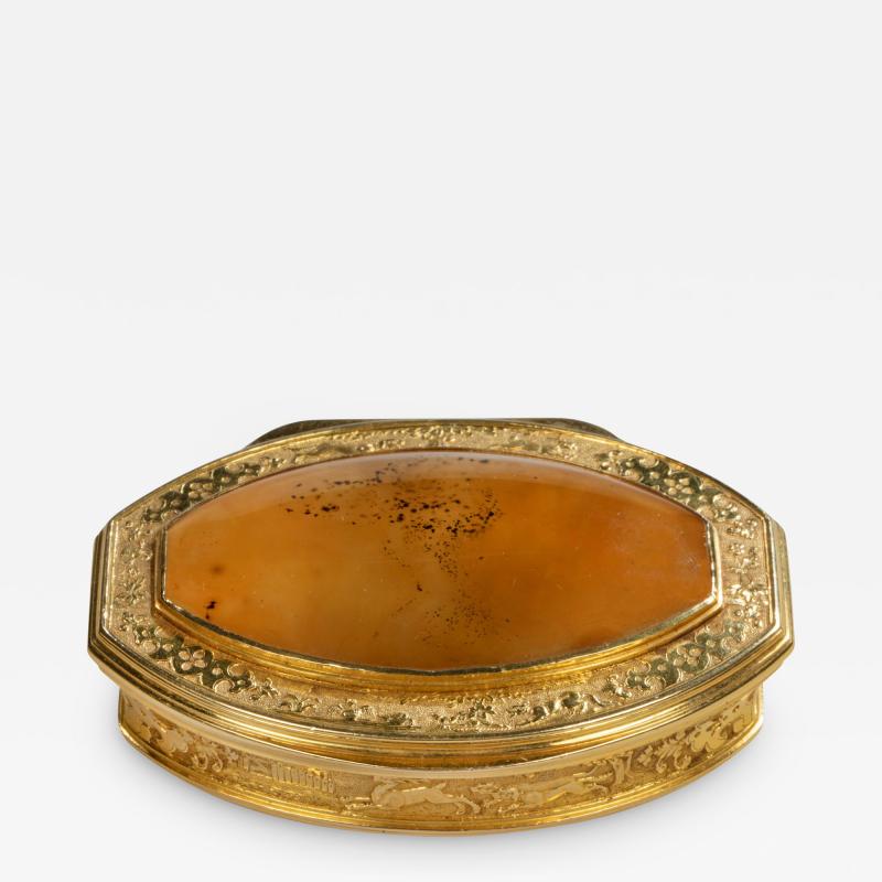 A gold and agate snuff box belonging to Anne first Duchess of Buccleuch