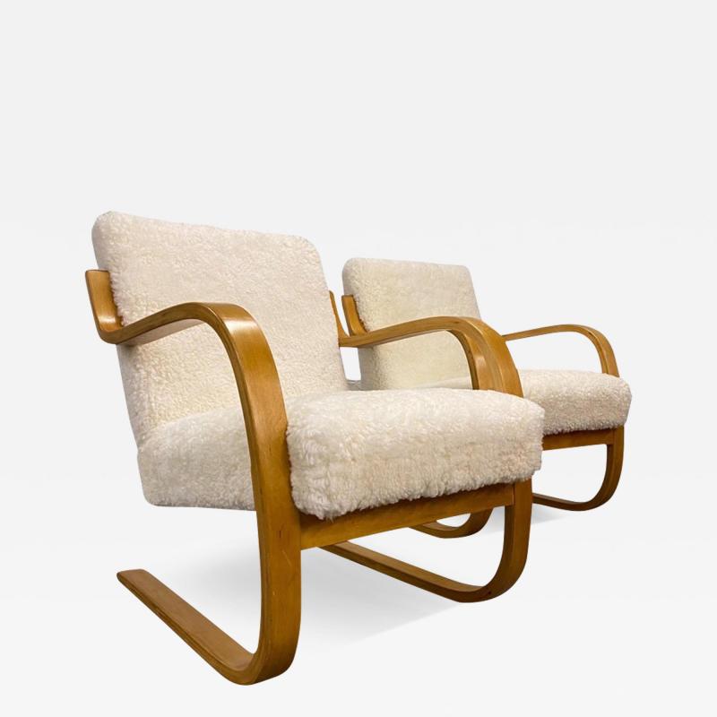 Alvar Aalto Alvar Aalto Pair of Sheepskin Paded Cantilever Armchairs Model 402 Artek 1950s