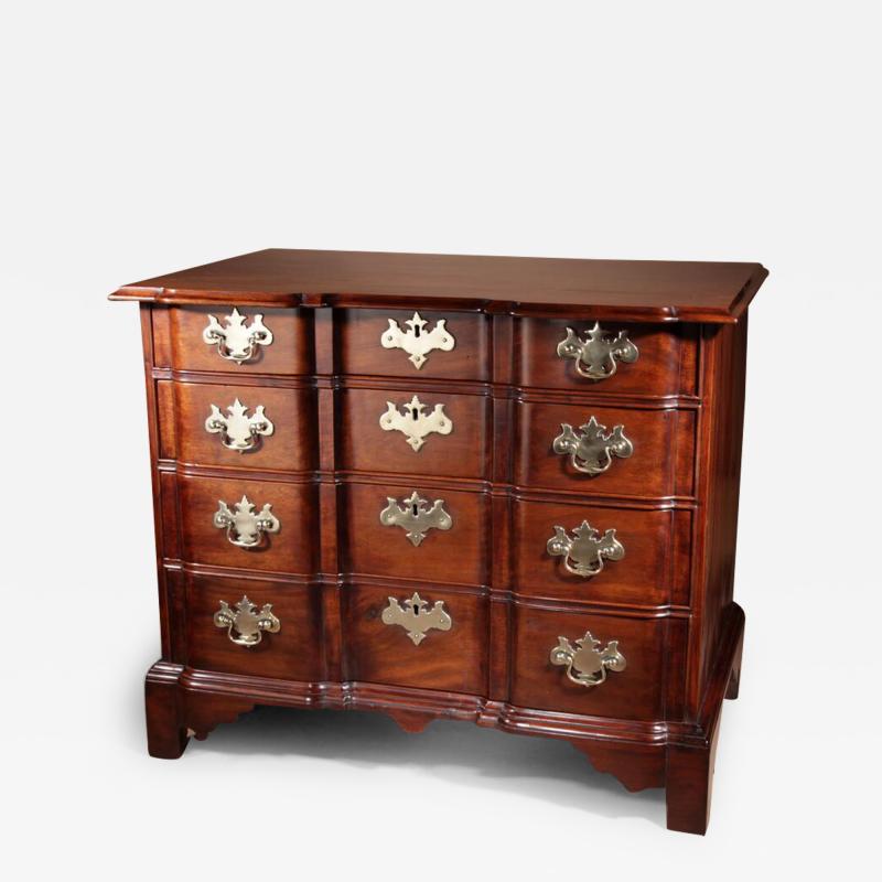 American 18th C Very Fine Chippendale Figured Block Front Chest Of Drawers