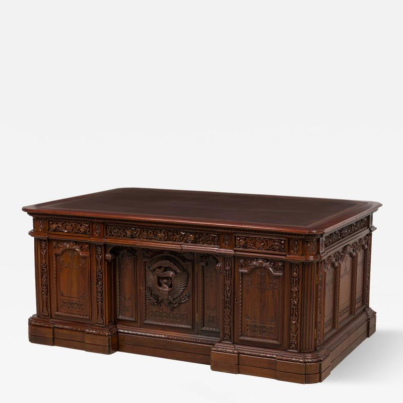 American Federal Replica of the Oval Office Resolute Partners Desk