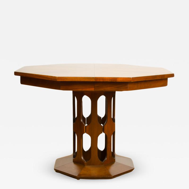 An American Walter Wabash dining room table with three original leaves