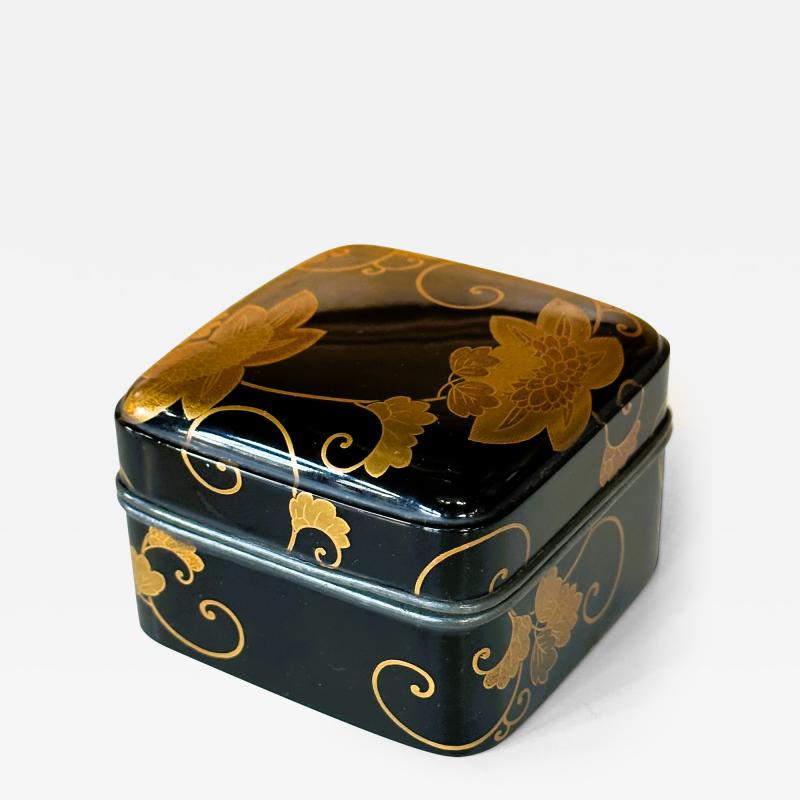 Antique Japanese Lacquered Incense Box Kobako in Kodaiji Style
