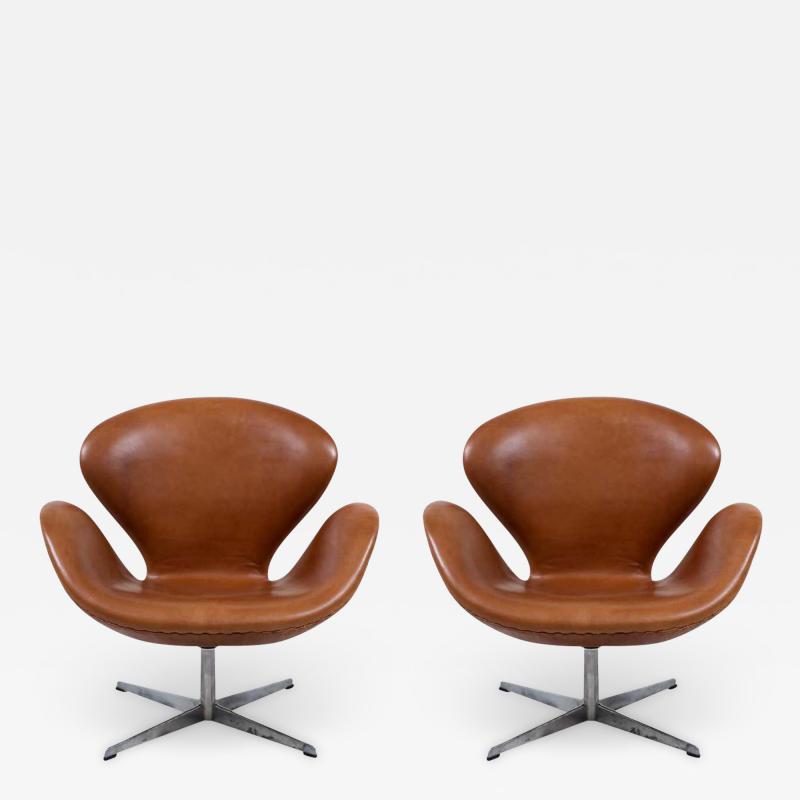 Arne Jacobsen Arne Jacobsen Leather Swan Chairs for Fritz Hansen