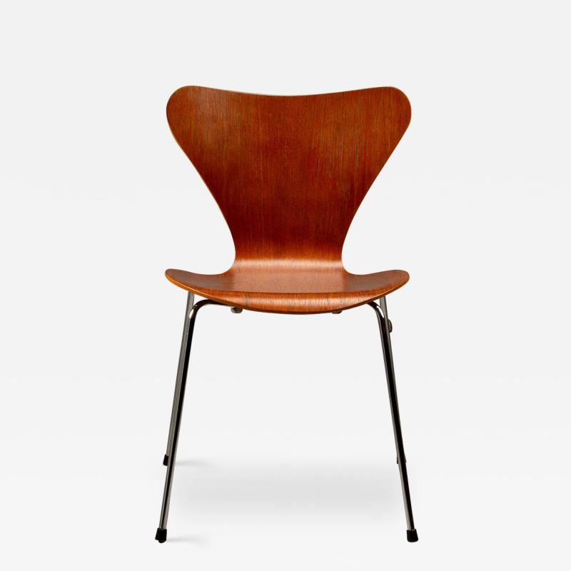 Arne Jacobsen Arne Jacobsen Series 7 Chair in Teak Denmark 1974