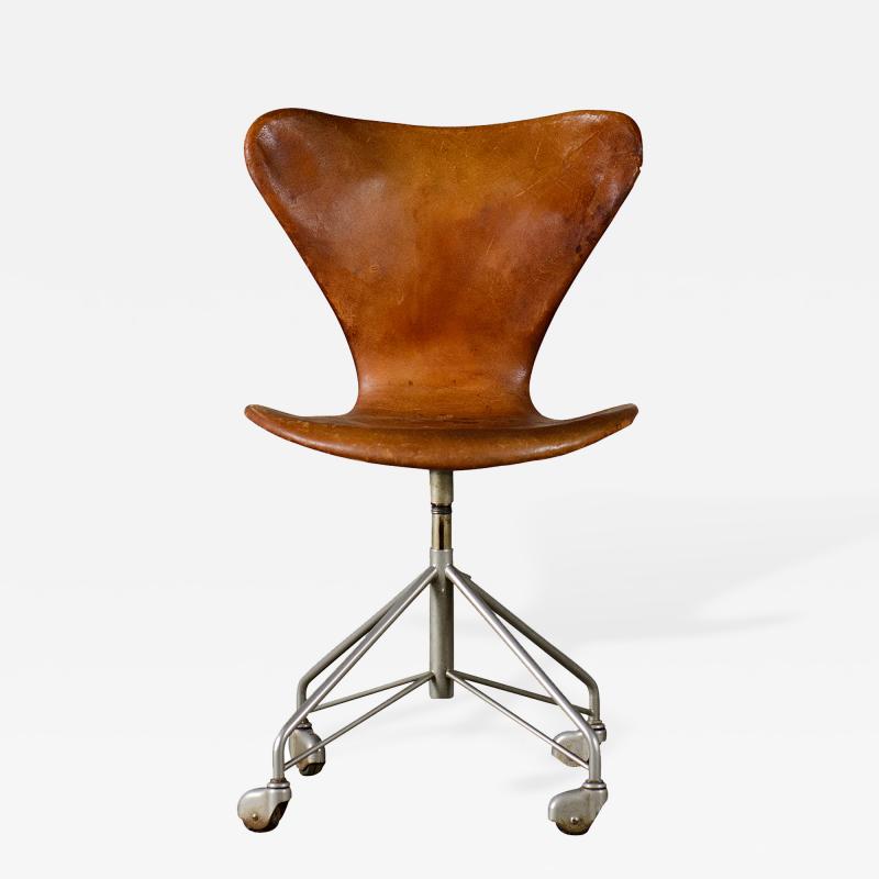 Arne Jacobsen Arne Jacobsen Sevener Swivel Desk Chair