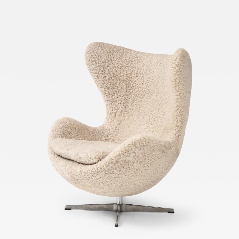 Arne Jacobsen Arne Jacobson Vintage Egg Chair in Shearling for Fritz Hansen