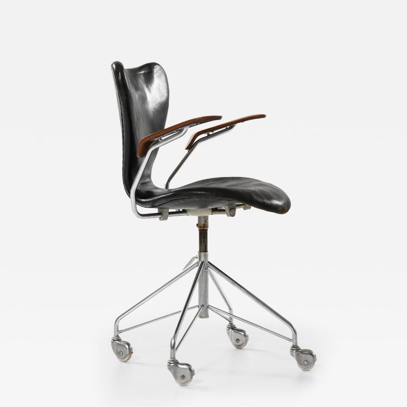 Arne Jacobsen Office Chair in Leather Steel and Rosewood by Arne Jacobsen 1967