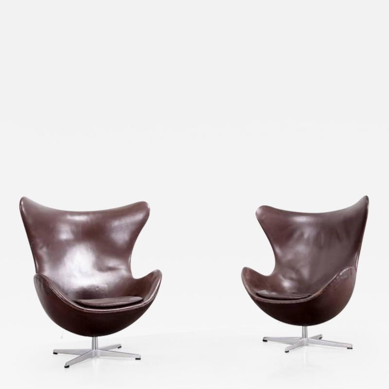 Arne Jacobsen Pair of Dark Brown Egg Chairs by Arne Jacobsen