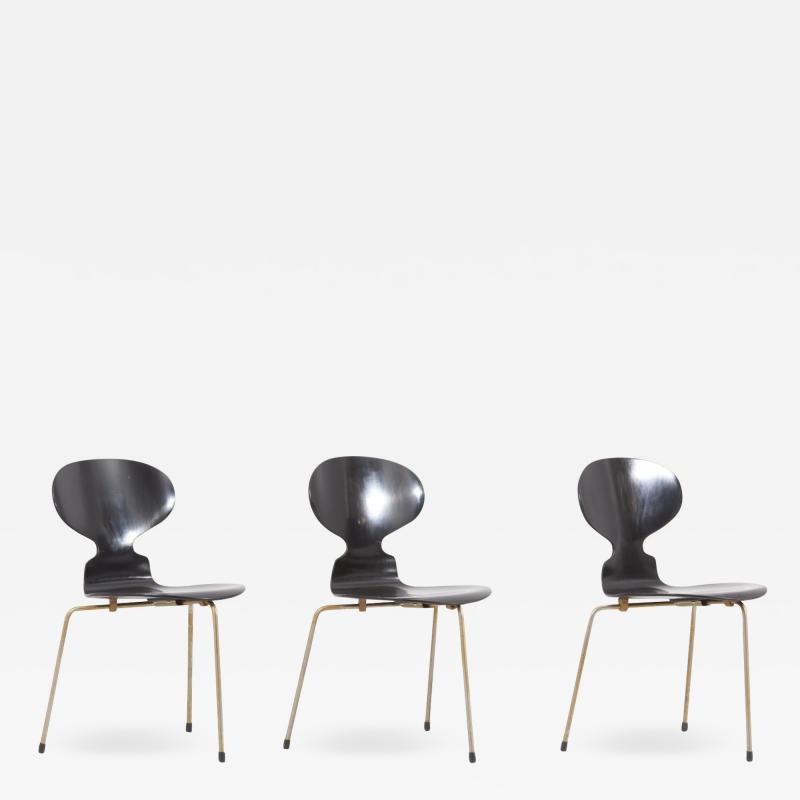 Arne Jacobsen Set of 3 Black Arne Jacobsen Ant Chairs for Fritz Hansen Denmark 1950s