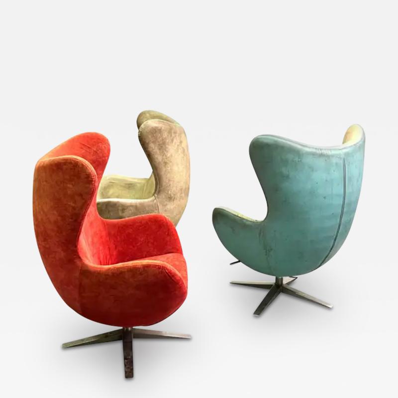 Arne Jacobsen Set of 3 Danish Organic Modern Egg Lounge Chairs attr Arne Jacobsen 2 Leather