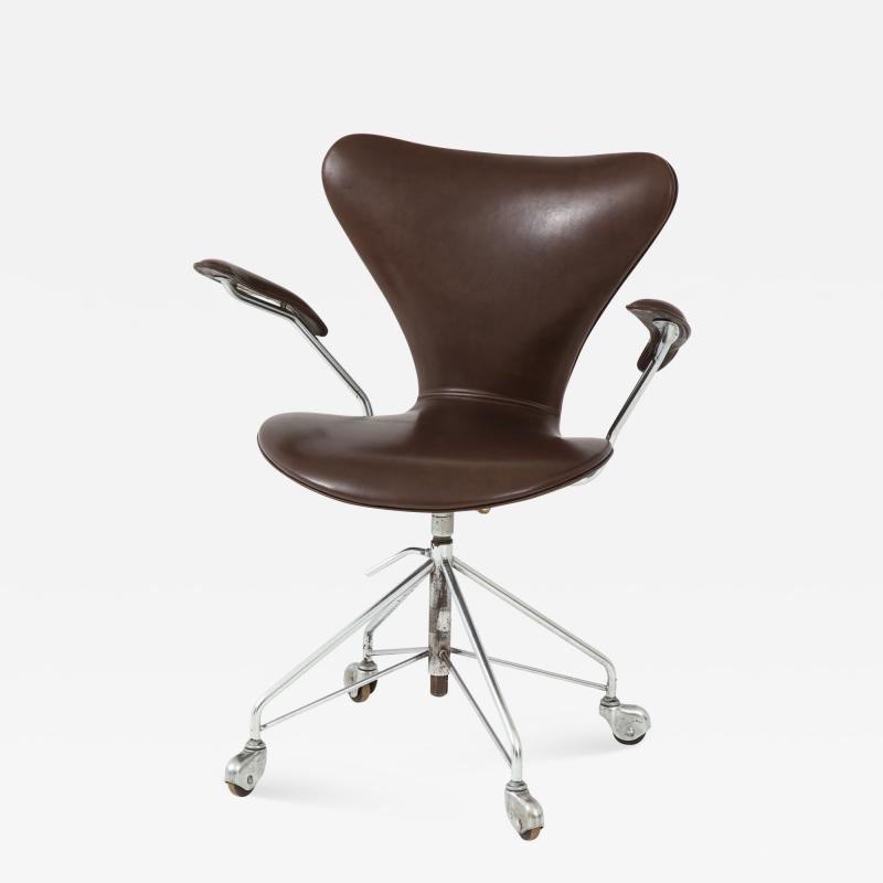 Arne Jacobsen Set of Arne Jacobsen Series 7 Chairs