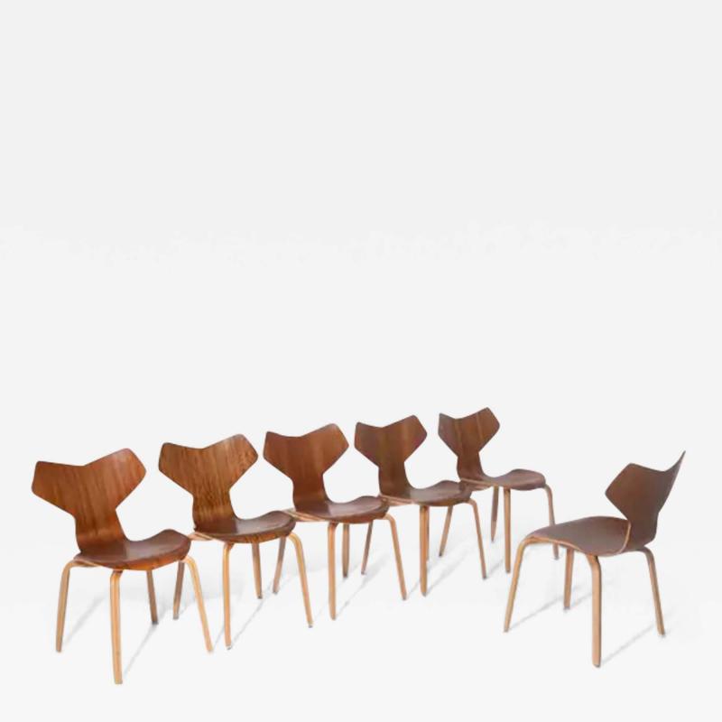 Arne Jacobsen Set of six chairs by Arne Jacobsen Mod Grand Prix Prod Fritz Hansen