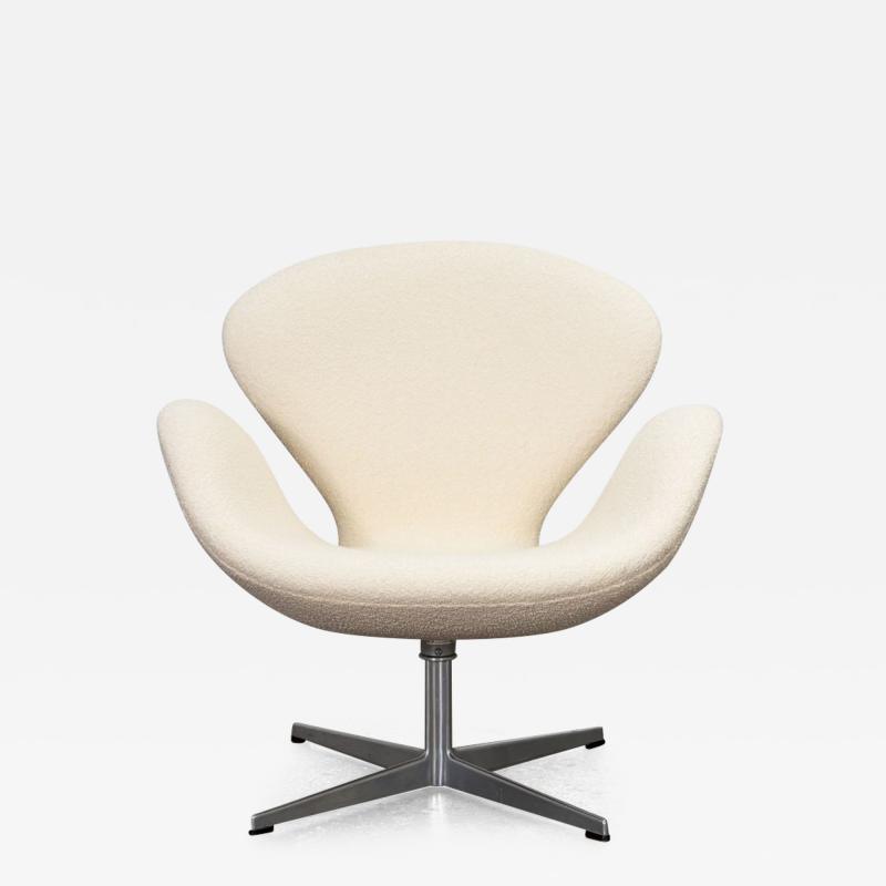 Arne Jacobsen Swan Chair in Knoll Pearl Boucle