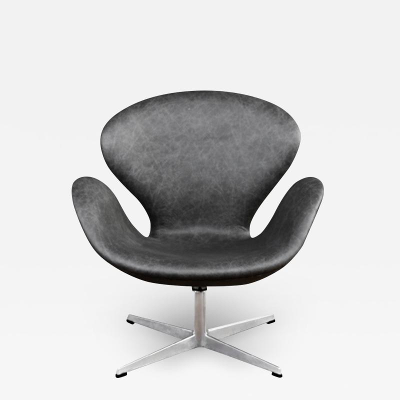 Arne Jacobsen Vintage Arne Jacobsen Grey Leather Swan Chair for Fritz Hansen