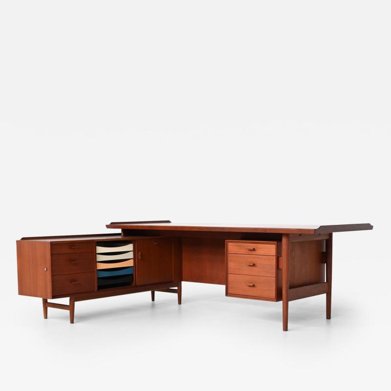 Arne Vodder Arne Vodder executive desk and return in teak Sibast Denmark 1960