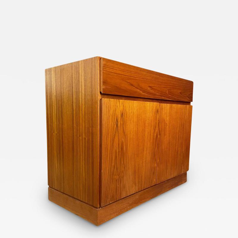 Arne Wahl Iversen Danish Modern Arne Wahl Iversen Teak Chest with One Large Top Drawer Storage