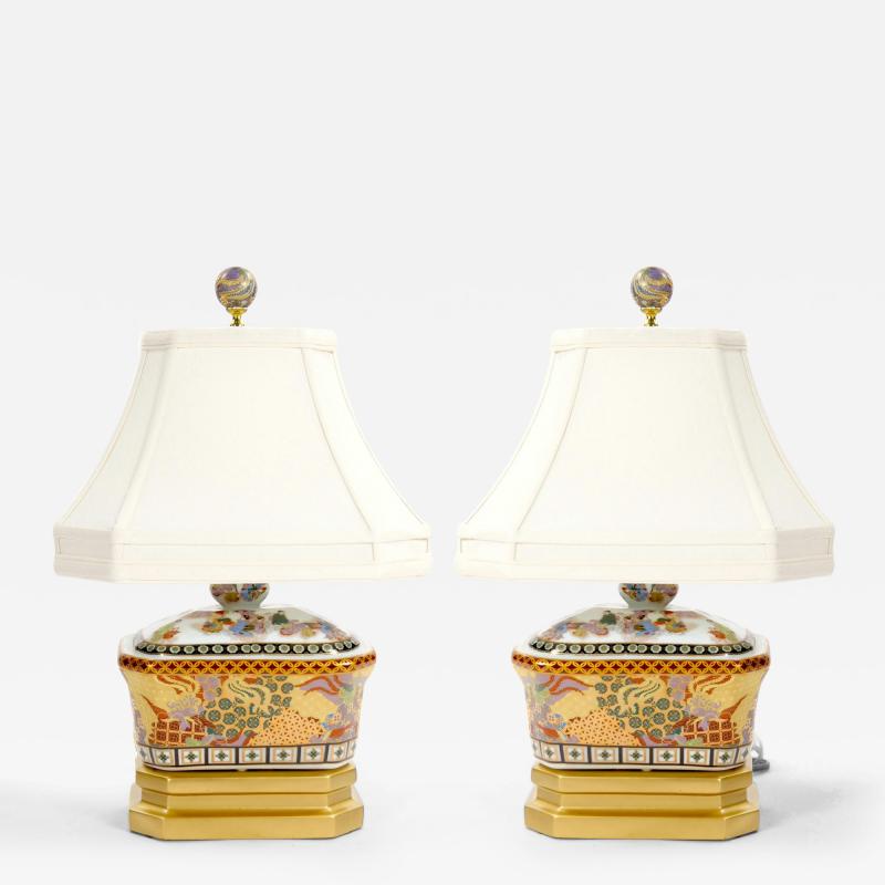 Beautiful Satsuma Style Decorations Elegant Gilt Gold Detailing Porcelain Lamp