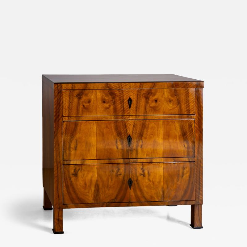 Biedermeier Chest of Drawers in Walnut circa 1820